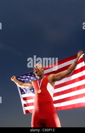 Avec l'athlète médaille et drapeau Américain Banque D'Images