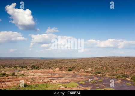 Olifants River, vue de Olifants rest camp, Kruger National Park, Afrique du Sud Banque D'Images