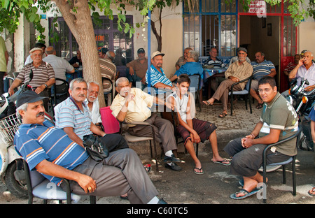 Silifke Turquie du Sud café thé turc house old men man Banque D'Images