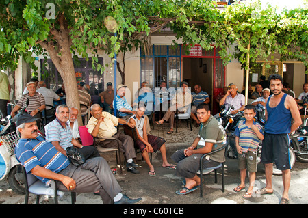 Silifke Turquie du Sud café thé turc house old men man Banque D'Images