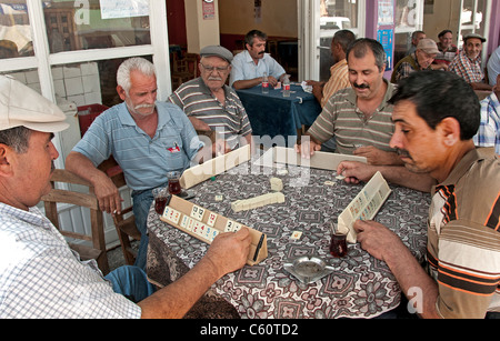 Silifke Turquie du Sud café thé turc house old men man Banque D'Images