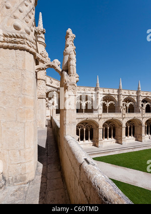 Cour intérieure et le cloître de monastère des Hiéronymites à Lisbonne Banque D'Images