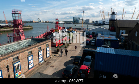 Une vue sur Trinity Buoy Wharf et le Millennium Dome East London England UK Banque D'Images