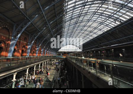 La gare St Pancras, Londres. Banque D'Images