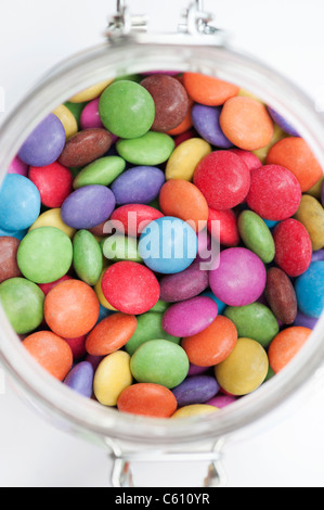 Smarties dans un pot Banque D'Images