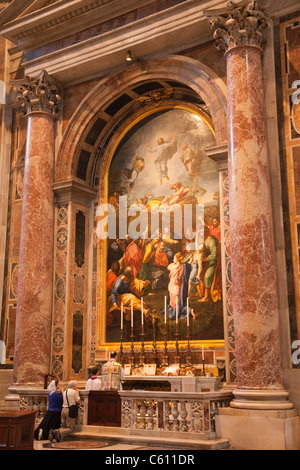 L'Italie, Rome, le Vatican, la Basilique St Pierre, Petite masse publique Banque D'Images