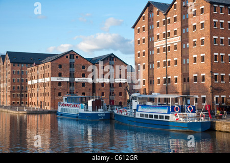 Gloucester Docks - anciens entrepôts rénovés et transformés pour de nouveaux usages - Gloucestershire, Royaume-Uni. Banque D'Images