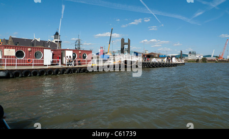 Une vue sur Trinity Buoy Wharf à Canning Town, East London, England UK KATHY DEWITT Banque D'Images