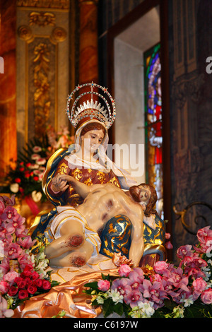 Droit de Nossa Senhora da Piedade (Notre-Dame de la miséricorde) dans l'église à la paroisse de Ponta Graça. Sao Miguel, Açores, Portugal Banque D'Images