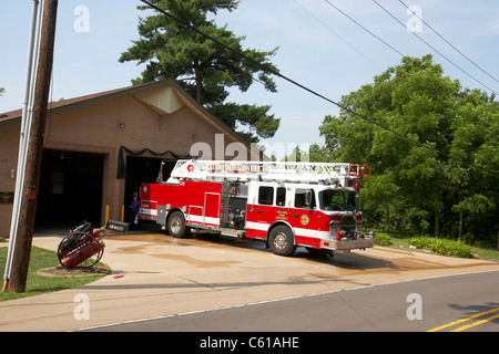 Camion de pompiers camion échelle poste numéro 4 fenton fire district St louis County États-Unis d'Amérique latine Banque D'Images