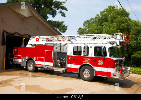 Camion de pompiers camion échelle poste numéro 4 fenton fire district St louis County États-Unis d'Amérique latine Banque D'Images