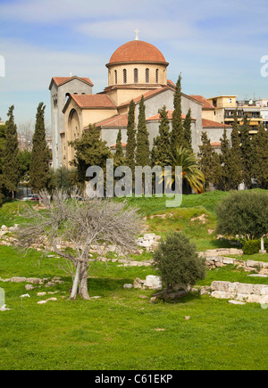 L'église Holy Trinity et reste de l'ancien cimetière à Athènes (Grèce). Banque D'Images