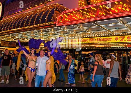 Showgirls Fremont street Downtown Las Vegas NV Banque D'Images