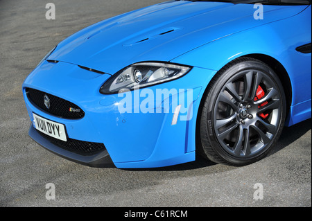 2011 Nouvelle Jaguar XKRS en bleu Banque D'Images