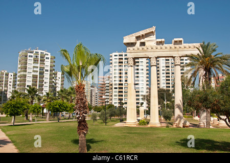 Mersin Turquie copie réplique du temple d'Apollon romain Apollon Athena Banque D'Images