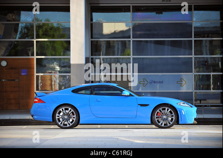 2011 Nouvelle Jaguar XKRS en bleu Banque D'Images