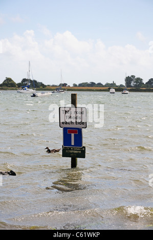 Panneau d'avertissement sur les marées en Bosham. Banque D'Images