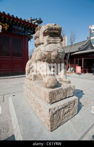 Dragon Stone Sculpture dans le Temple Tianhou Mazu, Guwenhua Jie Rue de l'ancienne culture, Tianjin, Chine Banque D'Images