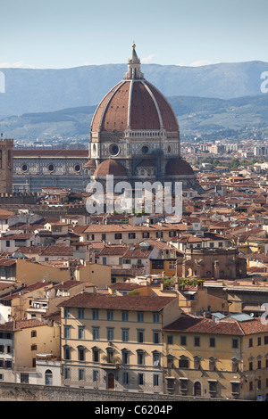 Vue de Florence, Italie, le Duomo, la lumière du soleil de fin d'après-midi, à partir de la Piazzale Michelangelo. Banque D'Images