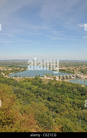 Barrage pour contrôler le débit du fleuve Rhône à "La Roche-de-Glum" "Drome Ardech" BARRAGE France RHÔNE FRANCE DROME ARDECH Banque D'Images