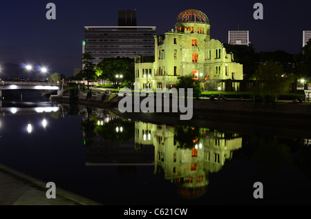 Le dôme atomique à Hiroshima Japon sert de mémorial à la mémoire d'Hiroshima le parc de la paix à Hiroshima, au Japon. Banque D'Images