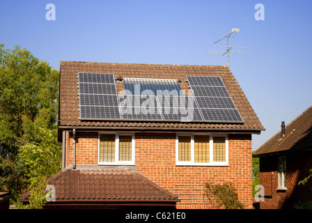 Solar Panels on roof Banque D'Images