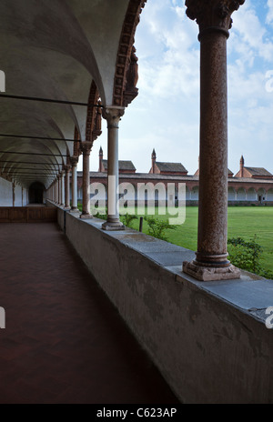 L'Italie, Pavia, le grand cloître avec les cellules de moines de la Certosa Banque D'Images