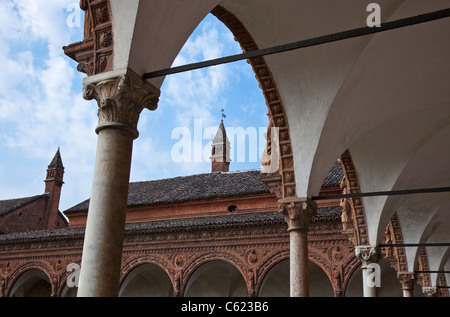 L'Italie, Pavia, le grand cloître avec les cellules de moines de la Certosa Banque D'Images