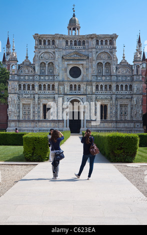 L'Italie, Pavia, La Certosa, la grande place avec l'Église Banque D'Images