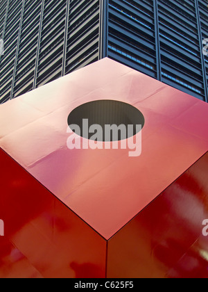 Red Cube par Isamu Noguchi Banque D'Images