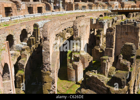 Intérieur du Colisée, Rome, Italie Banque D'Images