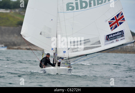 UK, Olympic Test Event, Iain Percy et Andrew Simpson après qu'ils ont remporté l'argent pour la Grande-Bretagne Banque D'Images