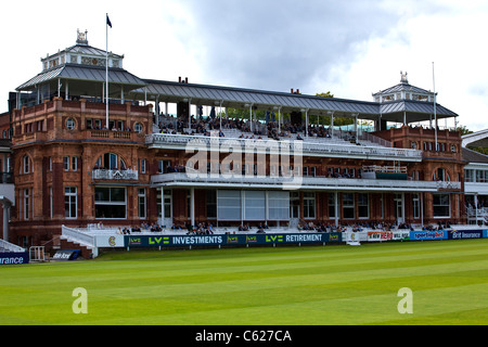 Et l'emblématique célèbre Pavilion du Lords Cricket Ground Banque D'Images