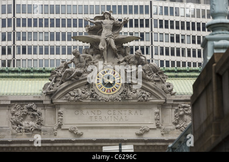 Statue de mercure plus de réveil au Grand Central Terminal ; la 42e Rue, New York. Banque D'Images