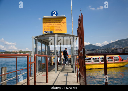 Arrêt de taxi de l'eau sur le Quai du Mont-Blanc à Genève Banque D'Images