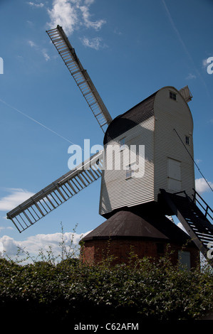 Margaretting poster mill situé dans la campagne anglaise avec un ciel bleu et quelques nuages Banque D'Images