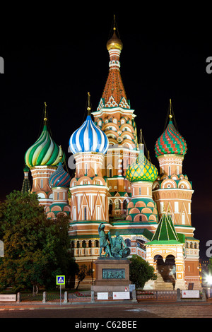 Cathédrale de l'Intercession (St. La Cathédrale Saint-Basile) à Moscou. Vue nocturne de la Place Rouge. Banque D'Images