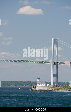 Newport, Rhode Island. Pont de Newport & Rose Island Lighthouse. Banque D'Images