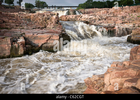 Sioux Falls dans le Dakota du Sud. Cascade Sioux Falls Park sur Big Sioux River haute résolution Banque D'Images