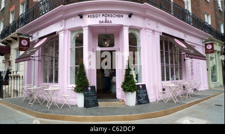 Peggy Porschen Gâteaux, rose cake shop sur Ebury Street dans Belgravia London SW1 England UK KATHY DEWITT Banque D'Images