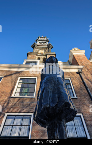 Statue d'Anne Frank à l'extérieur de l'église Westerkerk, Amsterdam, Pays-Bas Banque D'Images