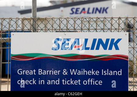 Inscrivez-Sealink, Wynyard Quarter, Auckland, Nouvelle-Zélande, le mercredi, 10 août 2011. Banque D'Images