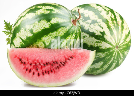 Watermelon slice isolé sur fond blanc. Le fichier contient un chemin d'accès à couper. Banque D'Images