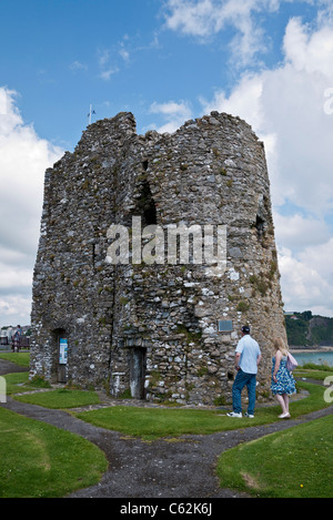 Tenby, château reste sur la colline du Château, Pembrokeshire, Pays de Galles, Royaume-Uni. Banque D'Images