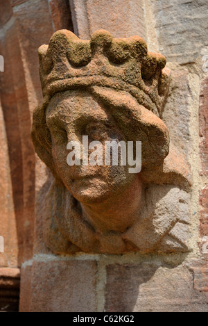 Tête de femme sculptée à la porte ouest, Église de Saint John. Skirwith, Cumbria, Angleterre, Royaume-Uni, Europe. Banque D'Images