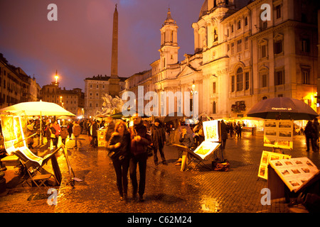 Wak soirée avec les artistes de rue et de peintures sur la Piazza Navona à Rome, Latium, Italie, Europe Banque D'Images