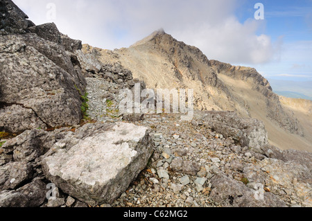 Vue vers le sommet du Bruach na Frithe du Bealach nan Poux, montagnes Cuillin noires, Ile de Skye, Ecosse Banque D'Images