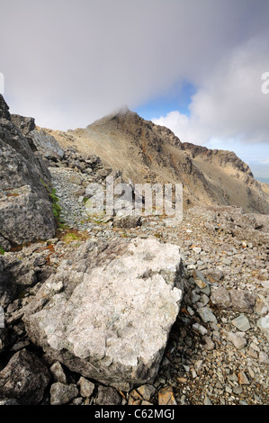 Vue vers le sommet du Bruach na Frithe du Bealach nan Poux, montagnes Cuillin noires, Ile de Skye, Ecosse Banque D'Images