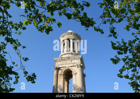 Mausolée romain, les Antiques de Glanum, dans les ruines de la ville romaine de Glanum, près de Saint-Rémy-de-Provence Provence France Banque D'Images