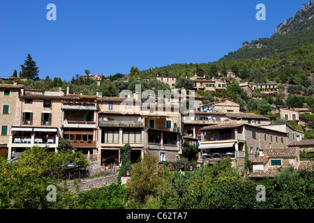 Ville pittoresque et historique village de Deia dans les montagnes de Tramuntana, à Majorque, Espagne Banque D'Images